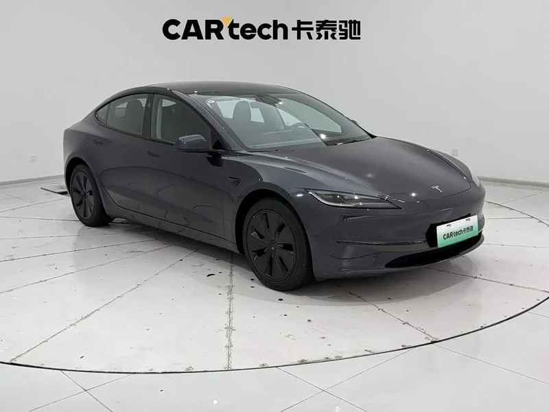 Tesla Model 3 — фото 1