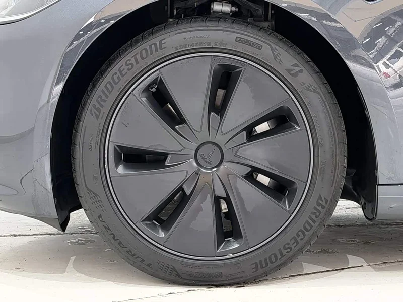 Tesla Model 3 — фото 10