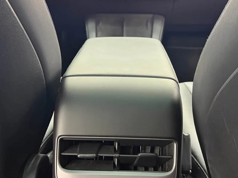 Tesla Model Y — фото 14