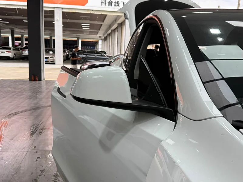 Tesla Model Y — фото 17