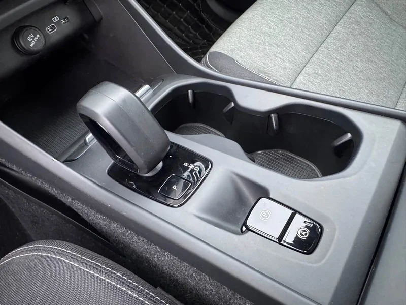 Volvo XC40 — фото 16