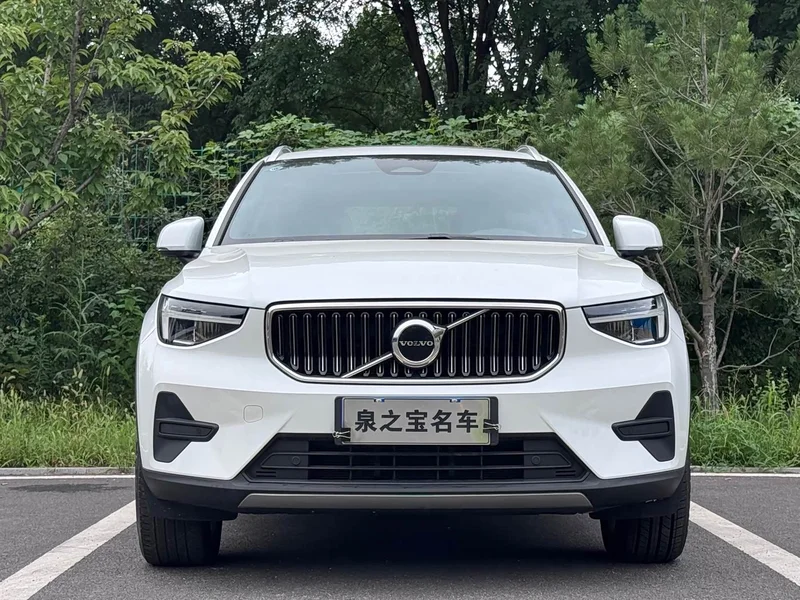 Volvo XC40 — фото 2