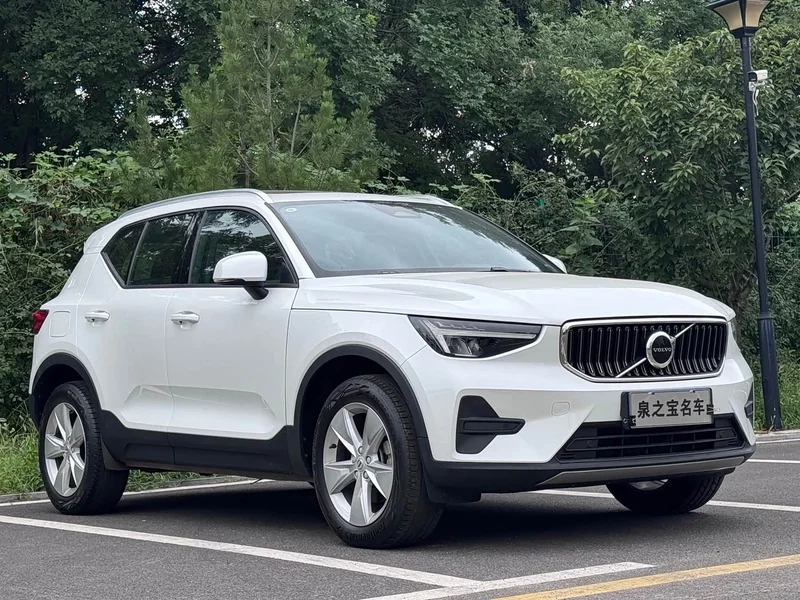 Volvo XC40 — фото 3