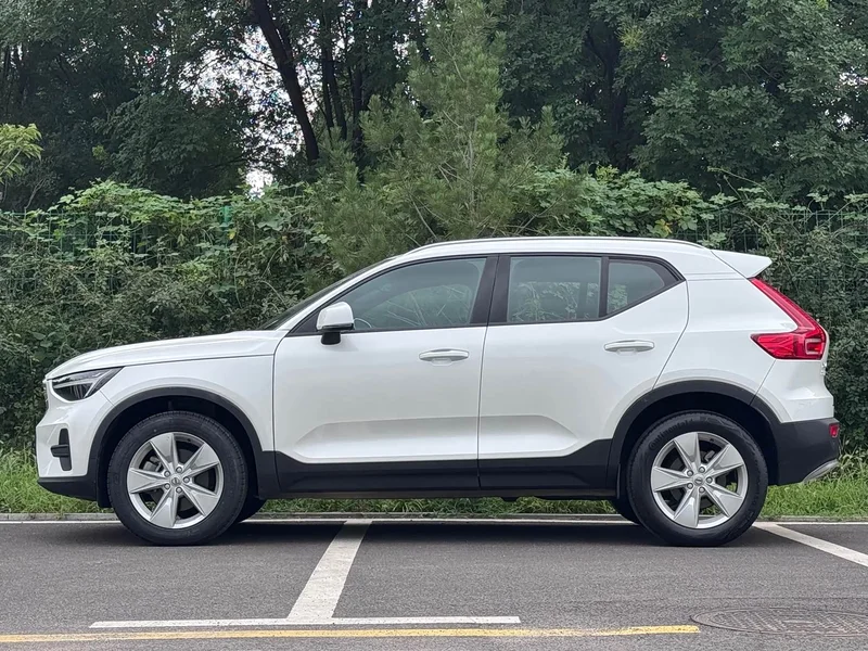 Volvo XC40 — фото 4