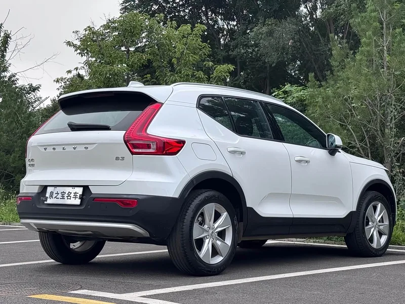 Volvo XC40 — фото 7