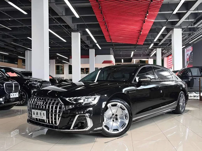 Audi A8 — фото 1