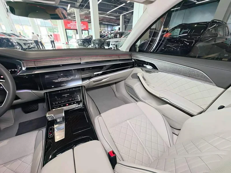 Audi A8 — фото 25