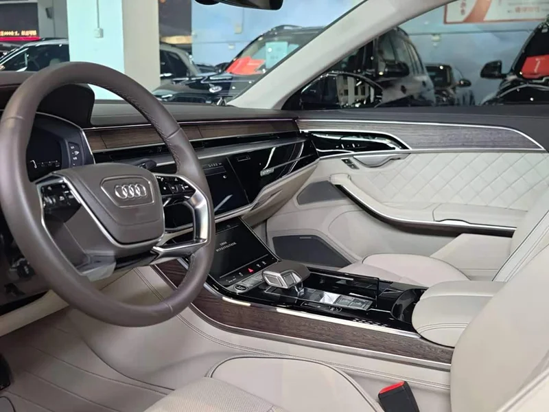 Audi A8 — фото 28