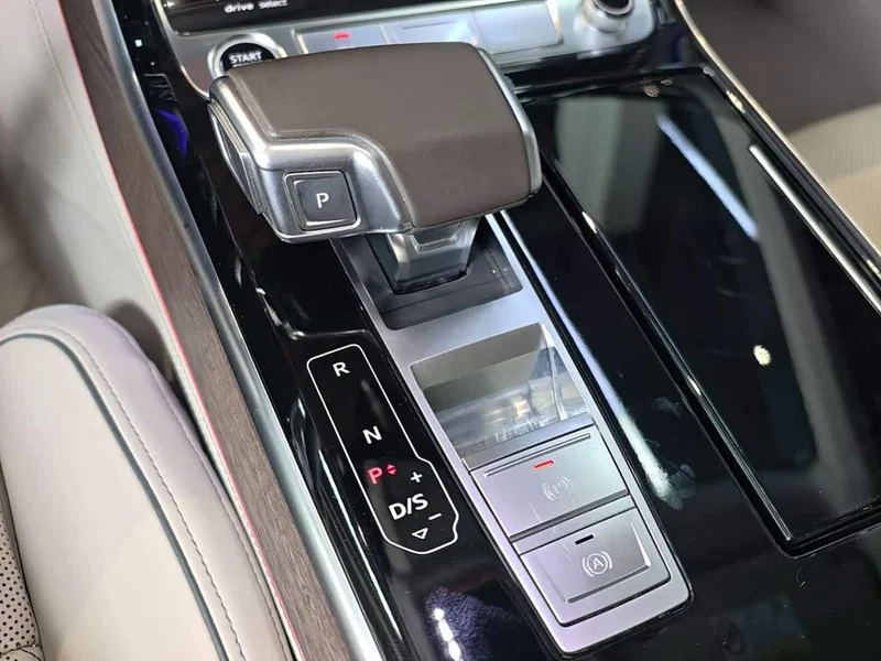 Audi A8 — фото 36