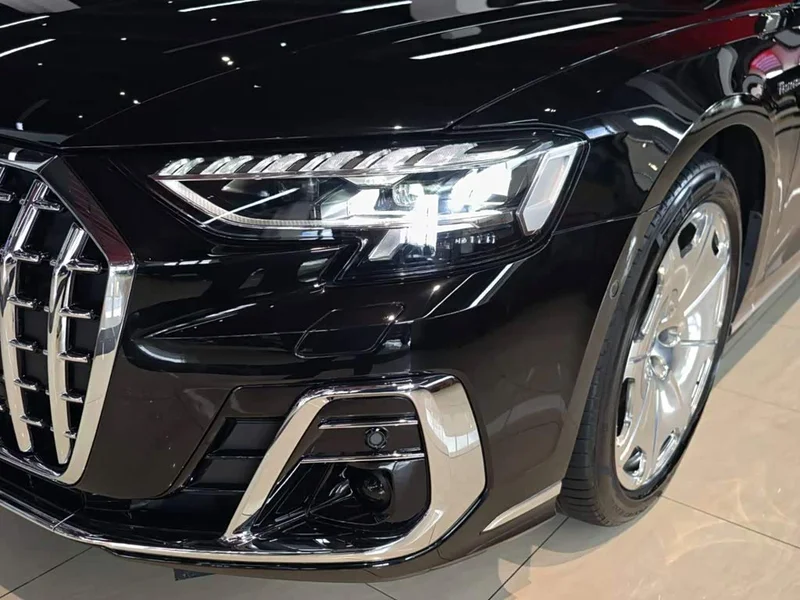 Audi A8 — фото 6