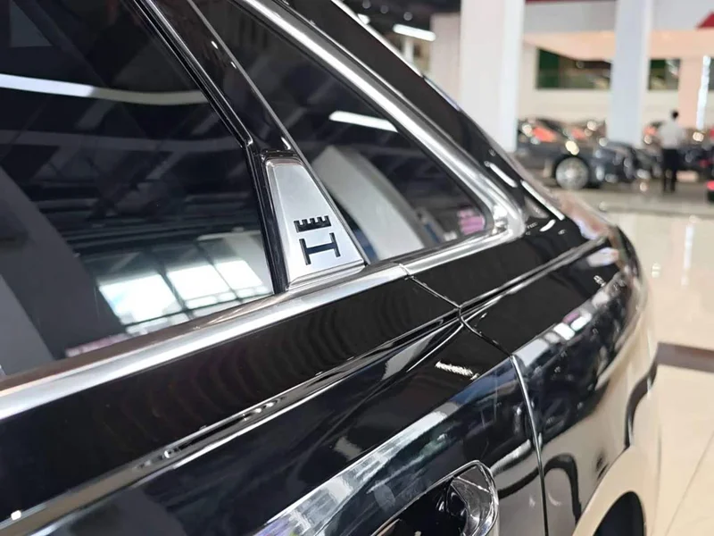 Audi A8 — фото 9