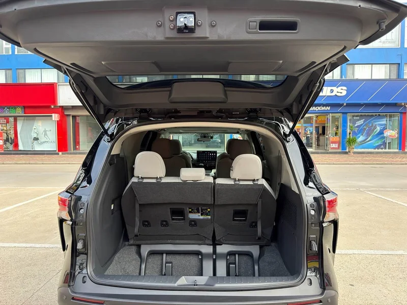 Toyota Sienna — фото 12