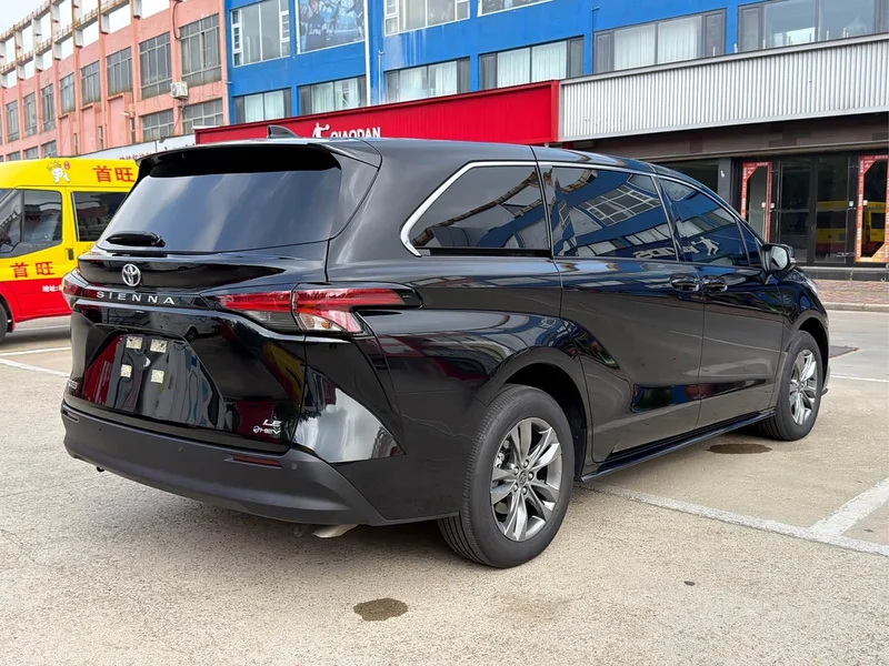 Toyota Sienna — фото 14