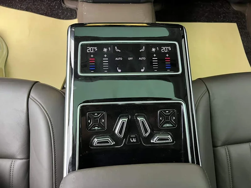 Audi A8 — фото 28