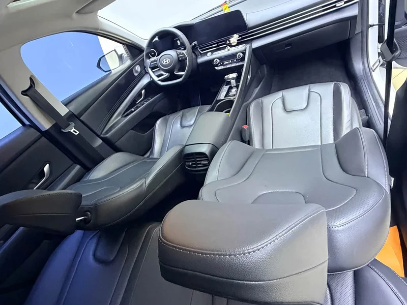 Hyundai Elantra — фото 14