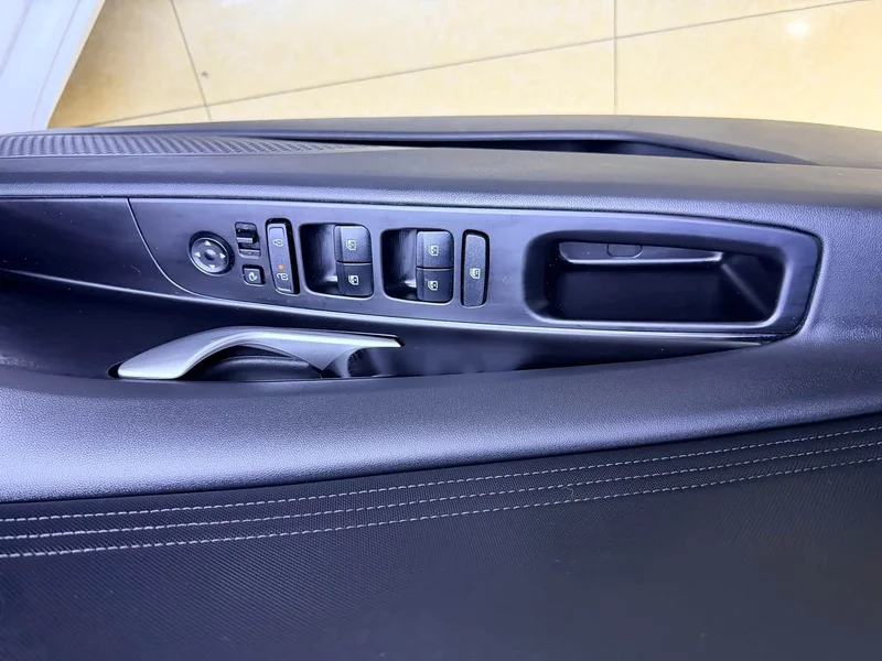 Hyundai Elantra — фото 15