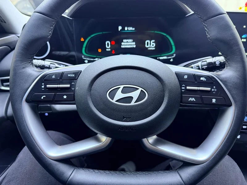 Hyundai Elantra — фото 24