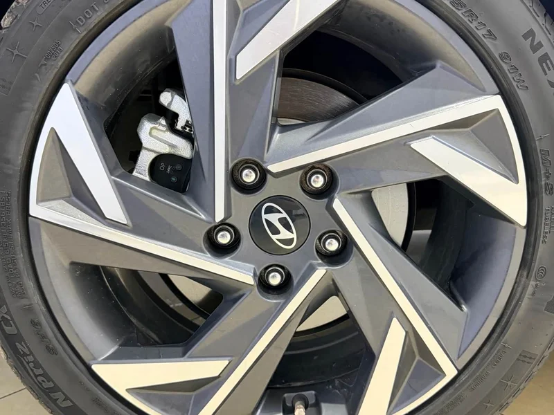 Hyundai Elantra — фото 27