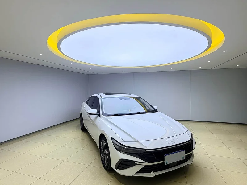Hyundai Elantra — фото 3