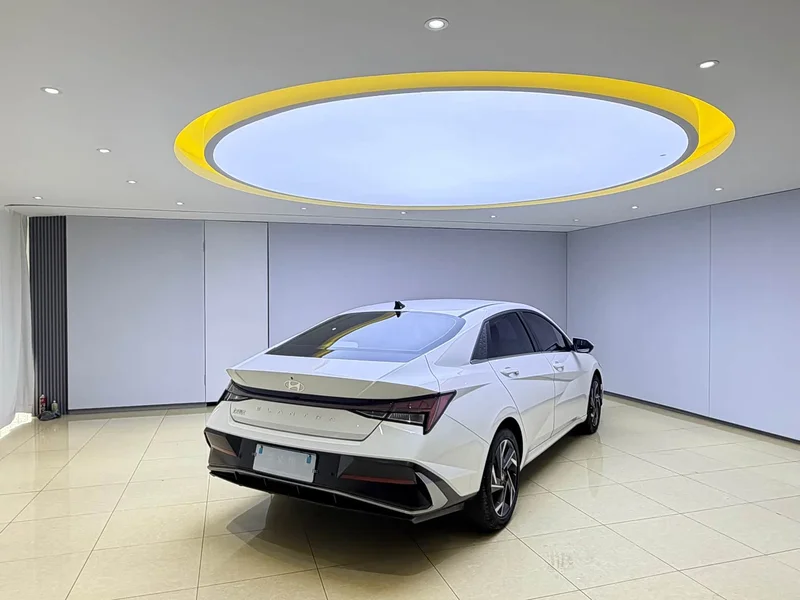 Hyundai Elantra — фото 4