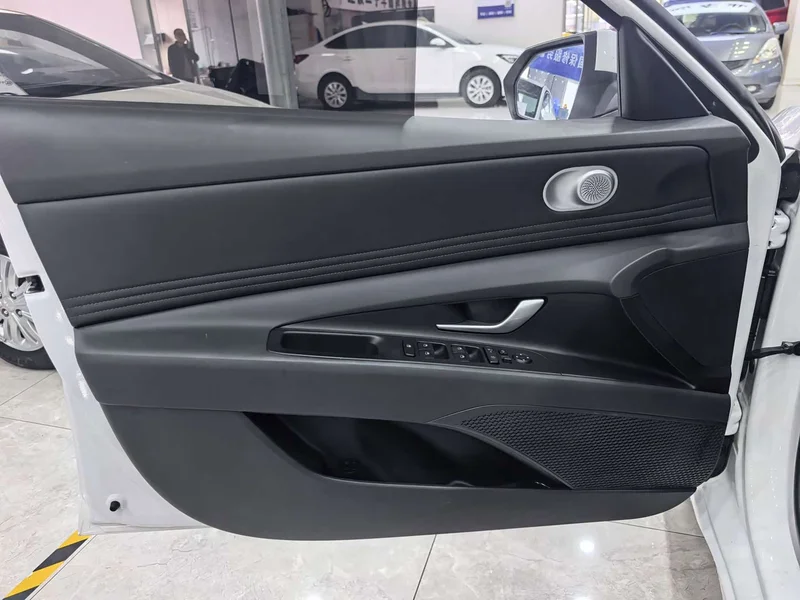 Hyundai Elantra — фото 4