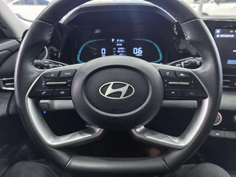 Hyundai Elantra — фото 8