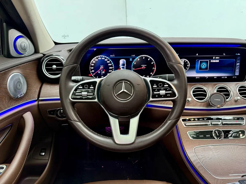 Mercedes-Benz E-Class — фото 19