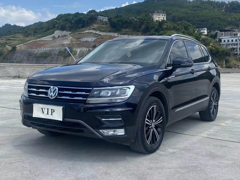 Volkswagen Tiguan L — фото 1