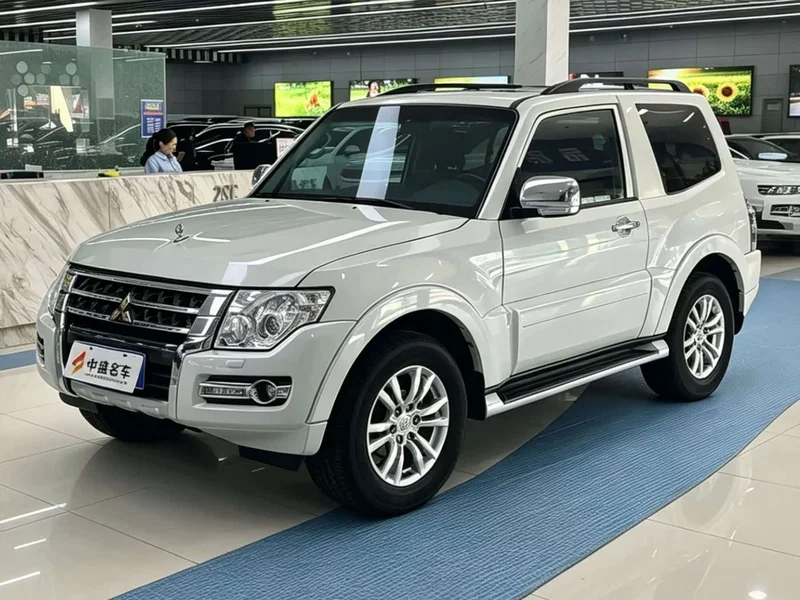 Mitsubishi Pajero (Imported)
