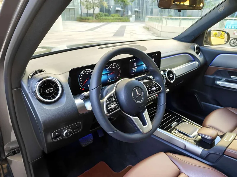 Mercedes-Benz GLB — фото 13