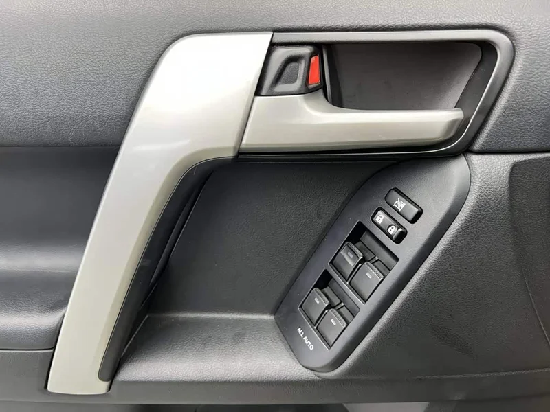 Toyota Prado — фото 15