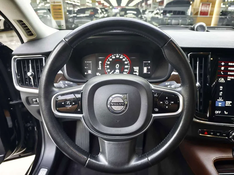 Volvo S90 — фото 12