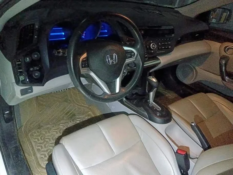 Honda CR-Z — фото 12