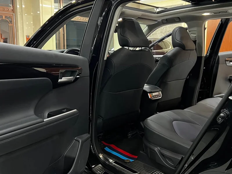 Toyota Highlander — фото 11
