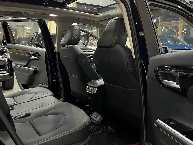 Toyota Highlander — фото 16