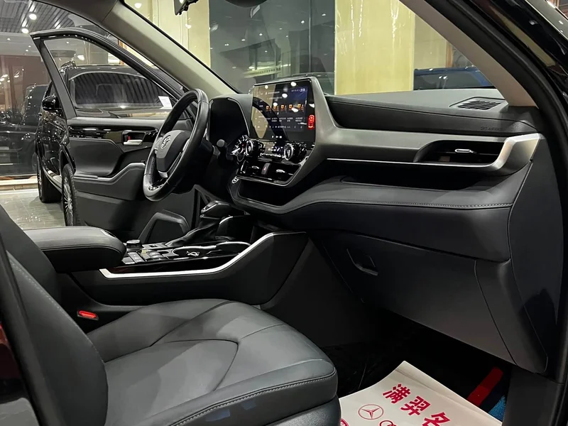 Toyota Highlander — фото 18