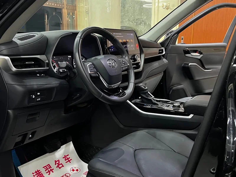 Toyota Highlander — фото 10