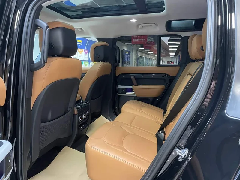 Land Rover Defender — фото 12