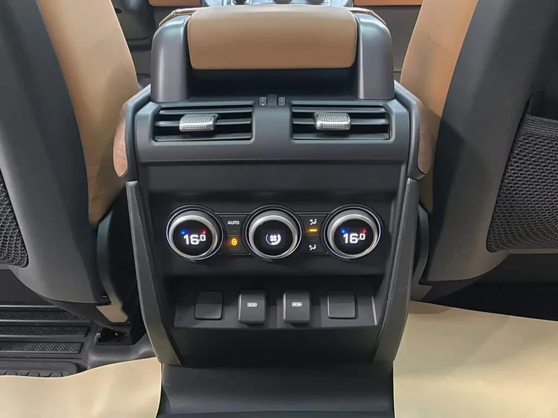 Land Rover Defender — фото 17