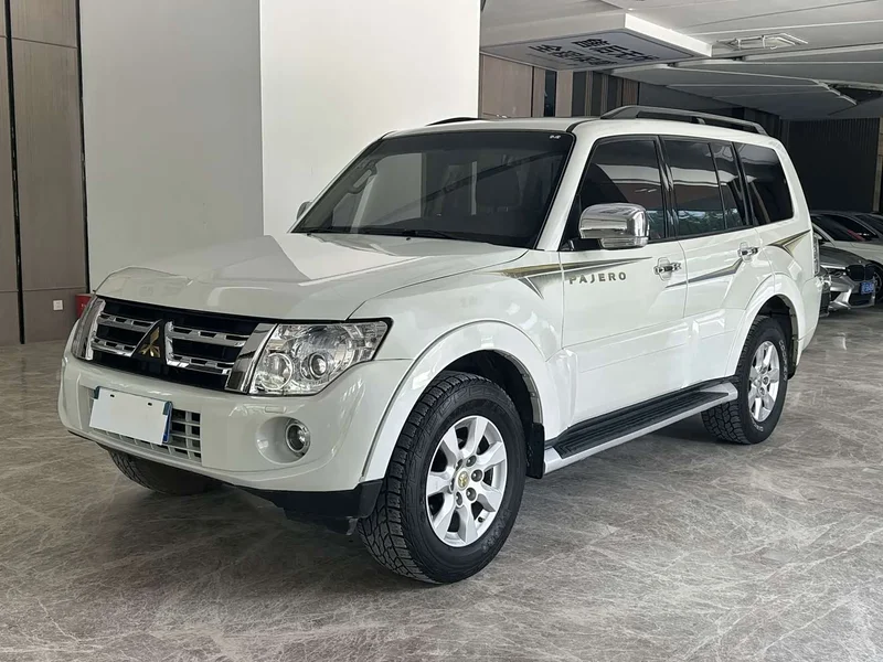 Mitsubishi Pajero — фото 1