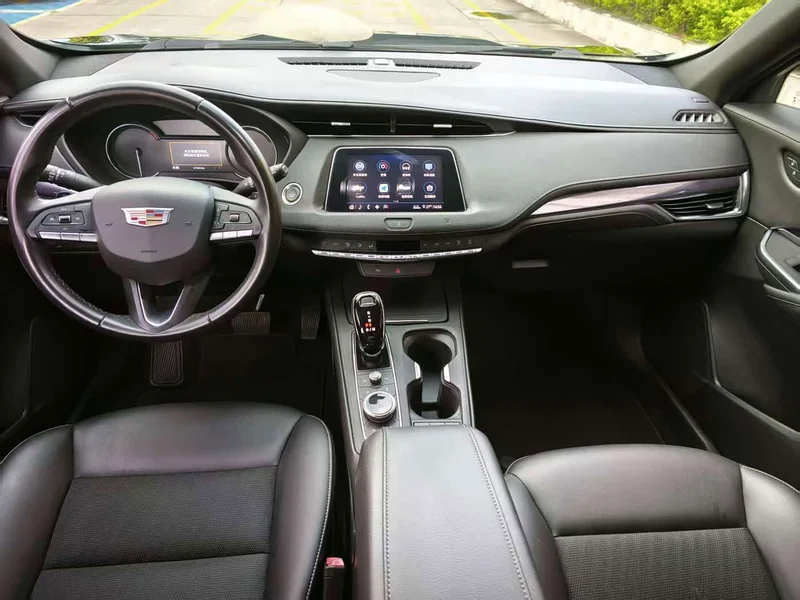 Cadillac XT4 — фото 10