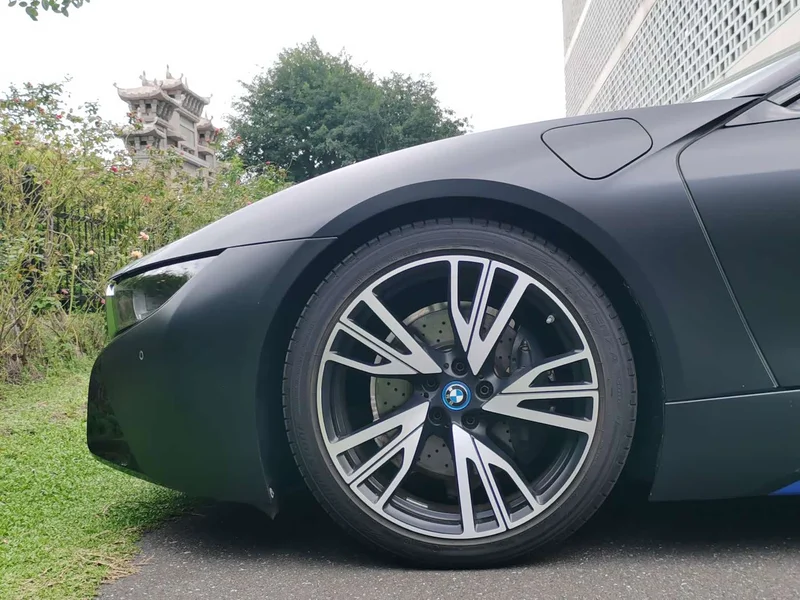 BMW i8 — фото 12