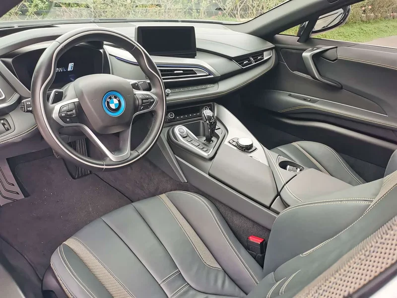 BMW i8 — фото 13