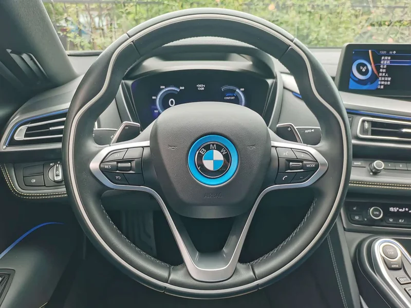 BMW i8 — фото 17