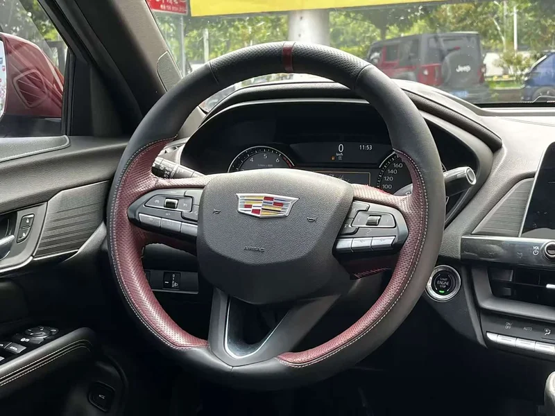 Cadillac CT4 — фото 26