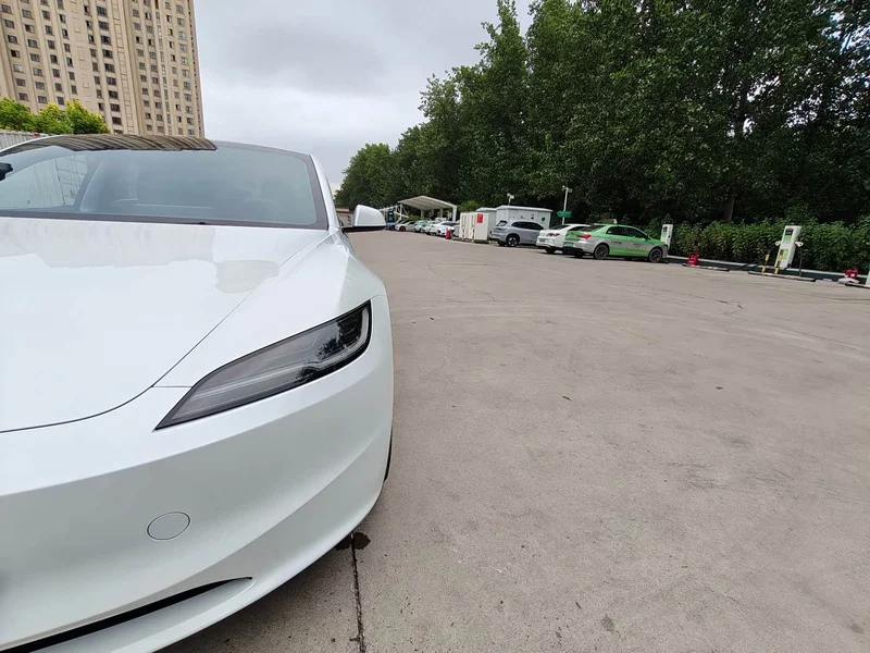 Tesla Model 3 — фото 12