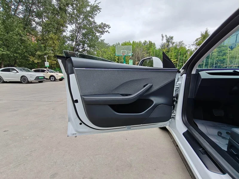 Tesla Model 3 — фото 14