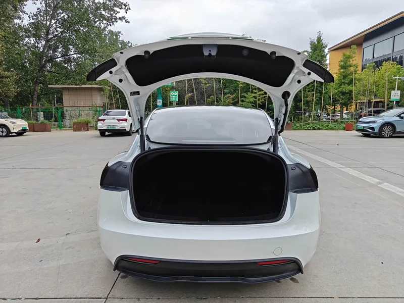 Tesla Model 3 — фото 16