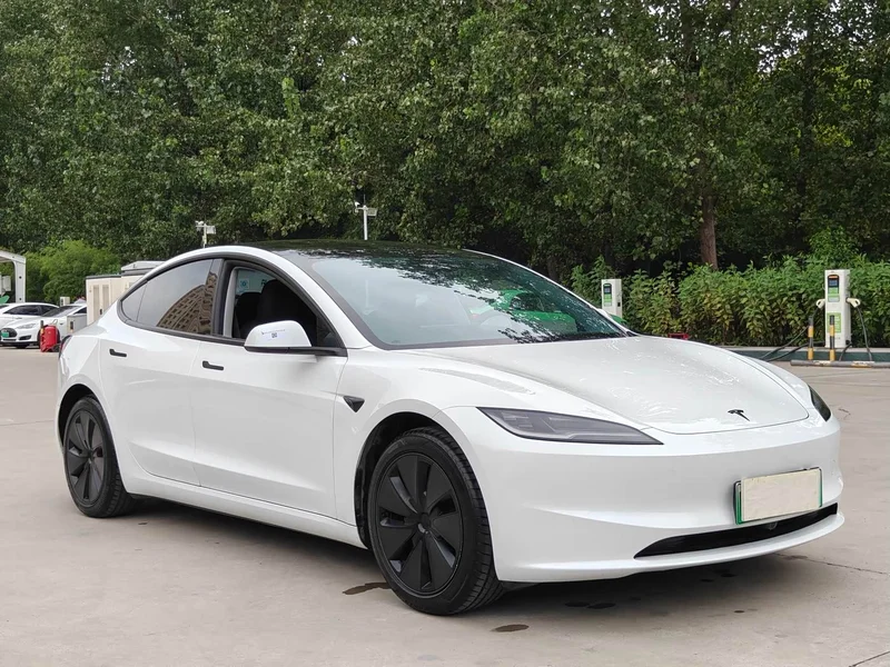 Tesla Model 3 — фото 3