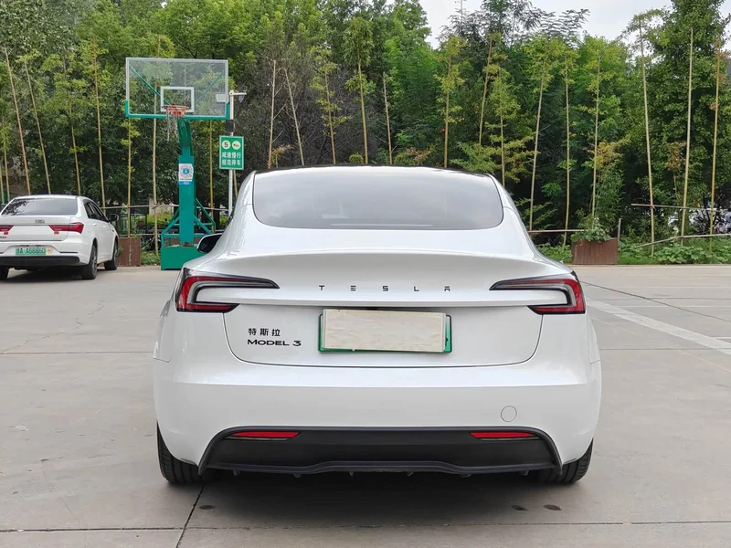 Tesla Model 3 — фото 8